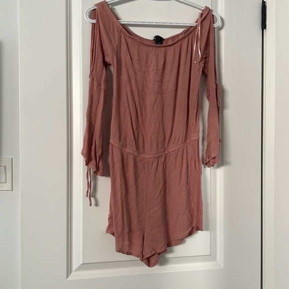 Romper - Picture 1 of 4